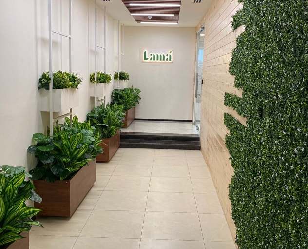 Retail storefront entrance